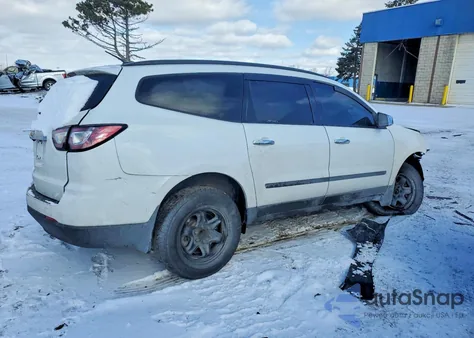 2017 Chevrolet Traverse Ls z USA, uszkodzony, nr VIN 1GNKRFKD2HJ224417